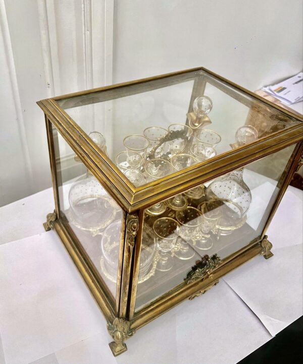 Cave à liqueur « cage » en bronze doré et cristal. – Image 5