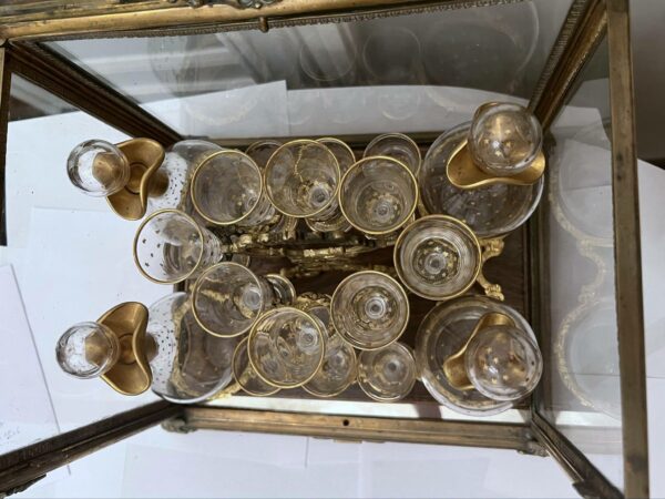 Cave à liqueur « cage » en bronze doré et cristal. – Image 7