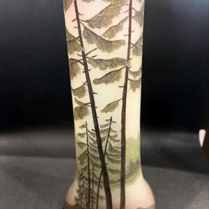 Legras Vase en verre à décor de paysage gravé à l’acide et peint à émail polychrome