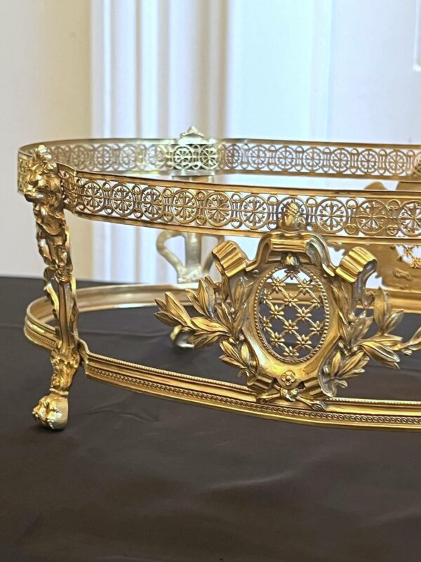 Imposante jardinière de table en bronze ajouré finement travaillé et doré. – Image 10