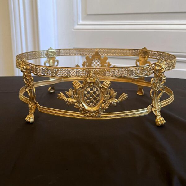 Imposante jardinière de table en bronze ajouré finement travaillé et doré. – Image 8