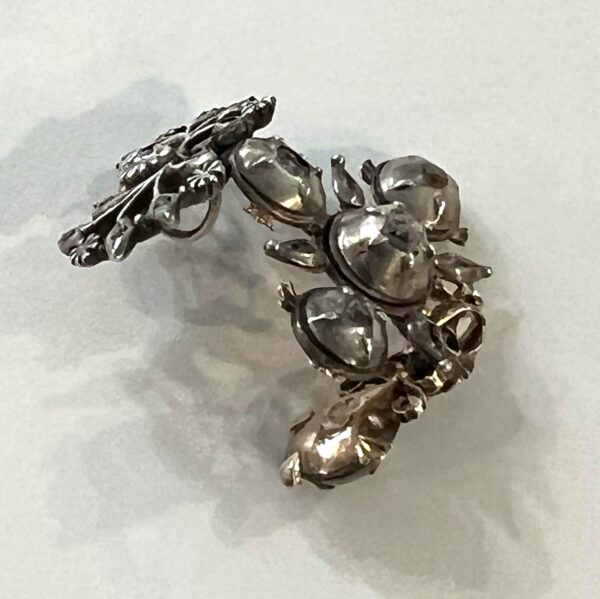 Pendentif papillon articulé et ajouré en argent et diamants XVIIIe – Image 8