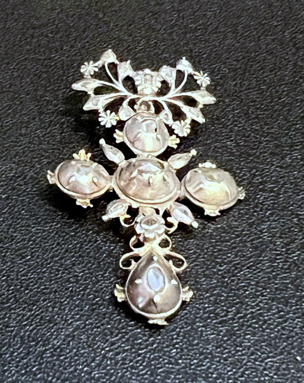 Pendentif papillon articulé et ajouré en argent et diamants XVIIIe – Image 3