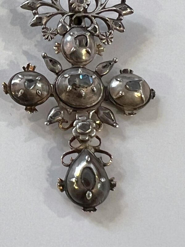 Pendentif papillon articulé et ajouré en argent et diamants XVIIIe – Image 5