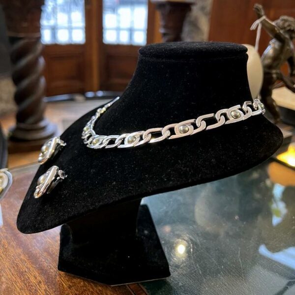 Parure Dior en métal argenté et perles grises – Image 5
