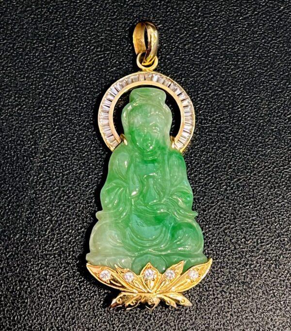 Pendentif Bouddha en jadéite sculpté et or jaune