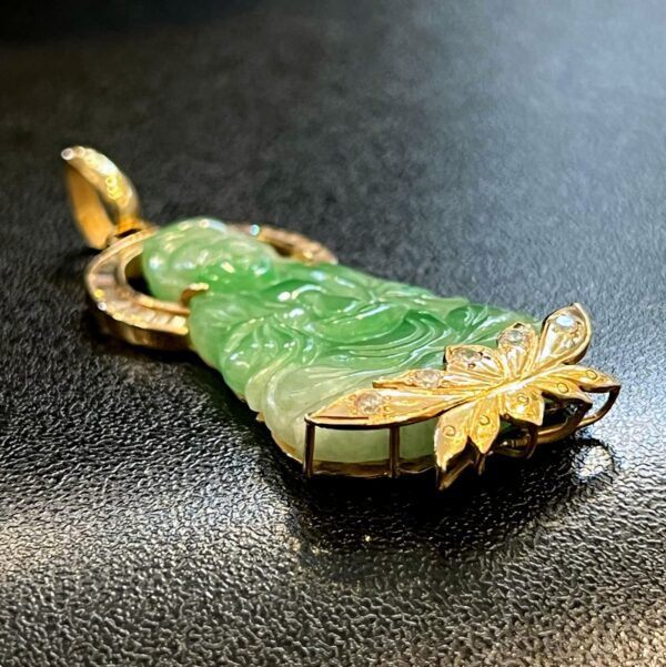 Pendentif Bouddha en jadéite sculpté et or jaune – Image 5