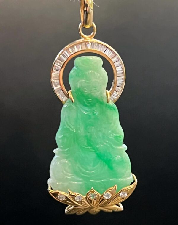 Pendentif Bouddha en jadéite sculpté et or jaune – Image 2