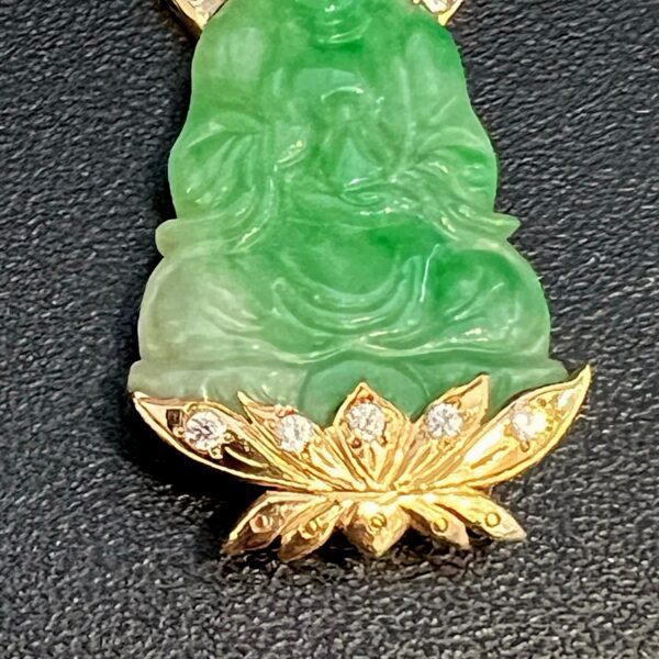 Pendentif Bouddha en jadéite sculpté et or jaune – Image 3