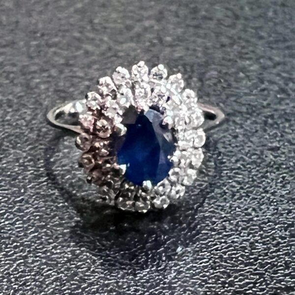 Bague Pompadour Or blanc saphir diamants
