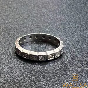 Bague alliance américaine en or blanc sertie de diamants