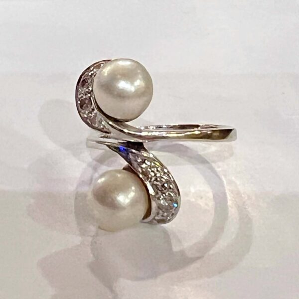 Bague or blanc 18K diamants et deux perles blanches – Image 4