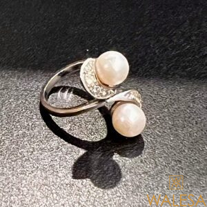 Bague or blanc 18K diamants et deux perles blanches
