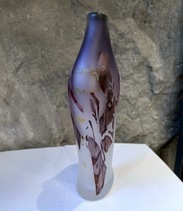 Louis Leloup Vase en Cristal violet à decor d’inclusions d’oxydes signé – Image 3