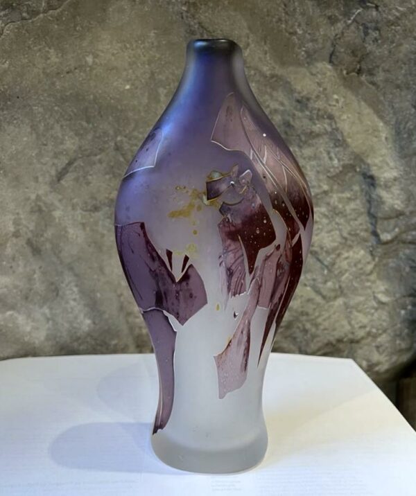 Louis Leloup Vase en Cristal violet à decor d’inclusions d’oxydes signé – Image 2