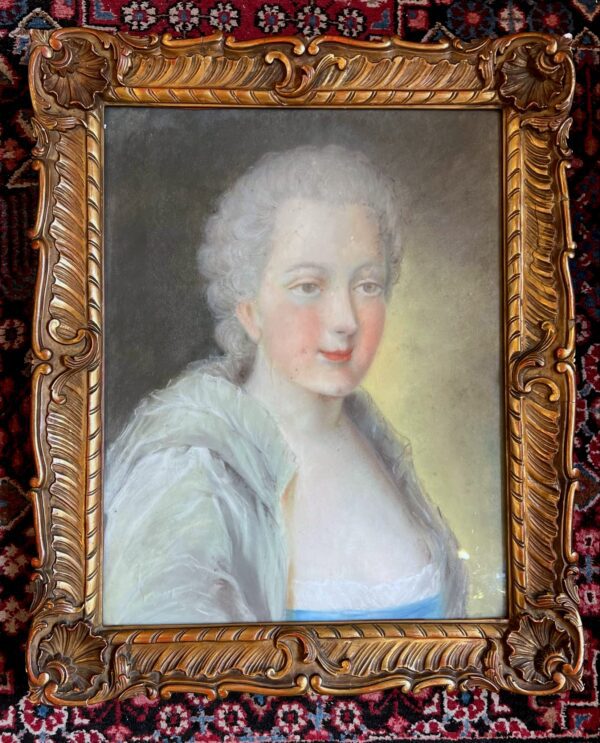 Pastel Portrait d’une jeune femme de qualité Ecole française XVIIIe