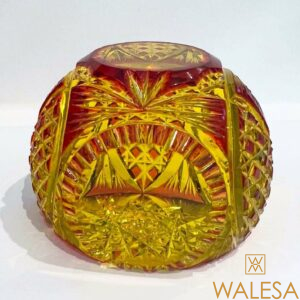 Val Saint Lambert - Presse-papiers en cristal teinté urane doublé rouge et taillé vers 1906