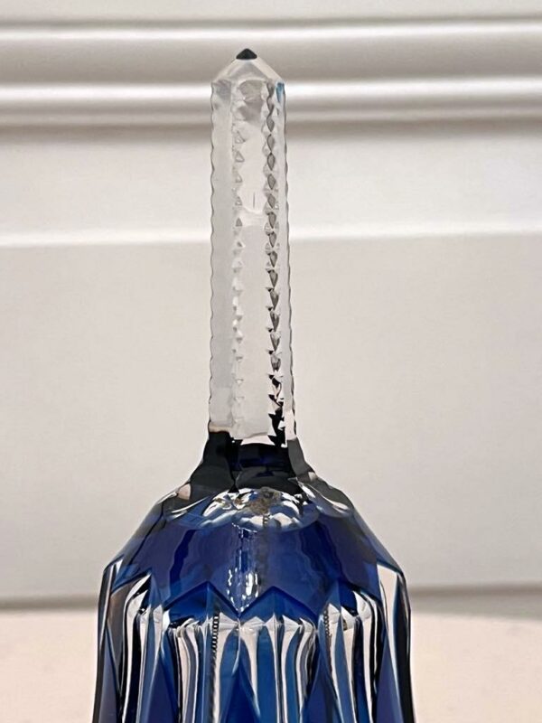 Clochette de table cristal clair doublé bleu de Saint-Louis – Image 4