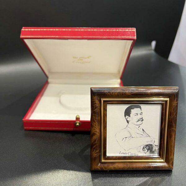 Must de Cartier cadre photo en métal doré et émail – Image 8