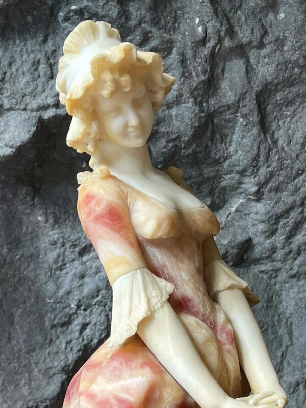“Jeune femme “ Sculpture en albâtre travail italien vers 1900 – Image 3