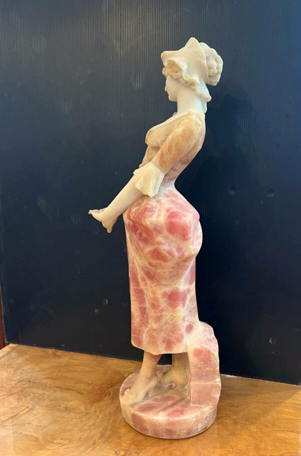 “Jeune femme “ Sculpture en albâtre travail italien vers 1900 – Image 2