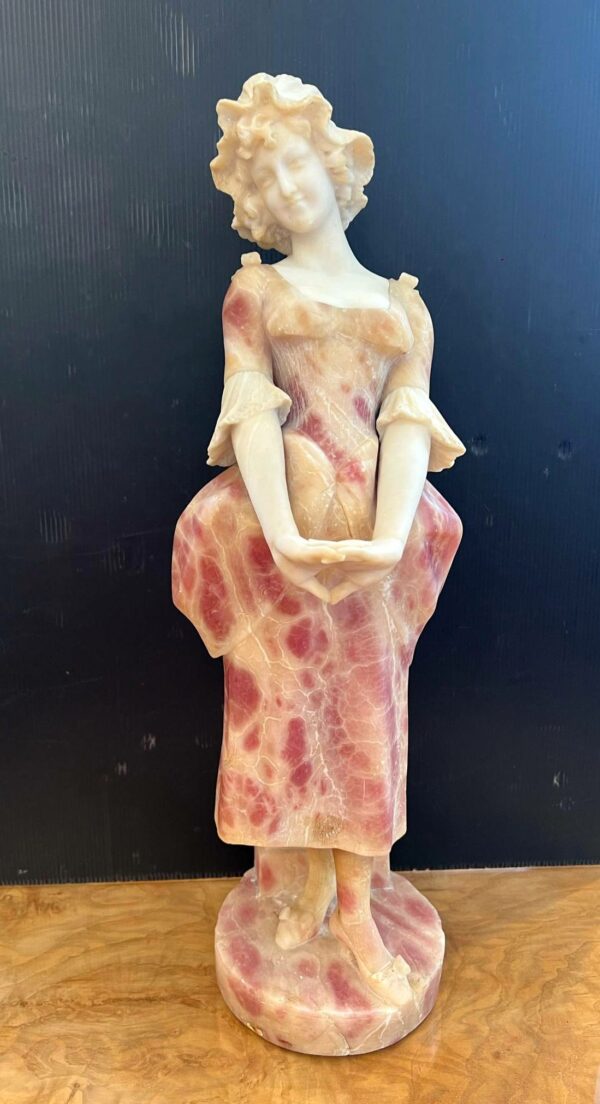 “Jeune femme “ Sculpture en albâtre travail italien vers 1900