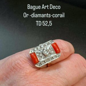 Bague Art Deco or rose 18ct sertie de brillants et corail
