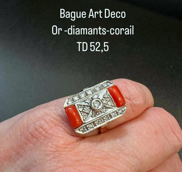 Bague Art Deco or rose 18ct sertie de brillants et corail