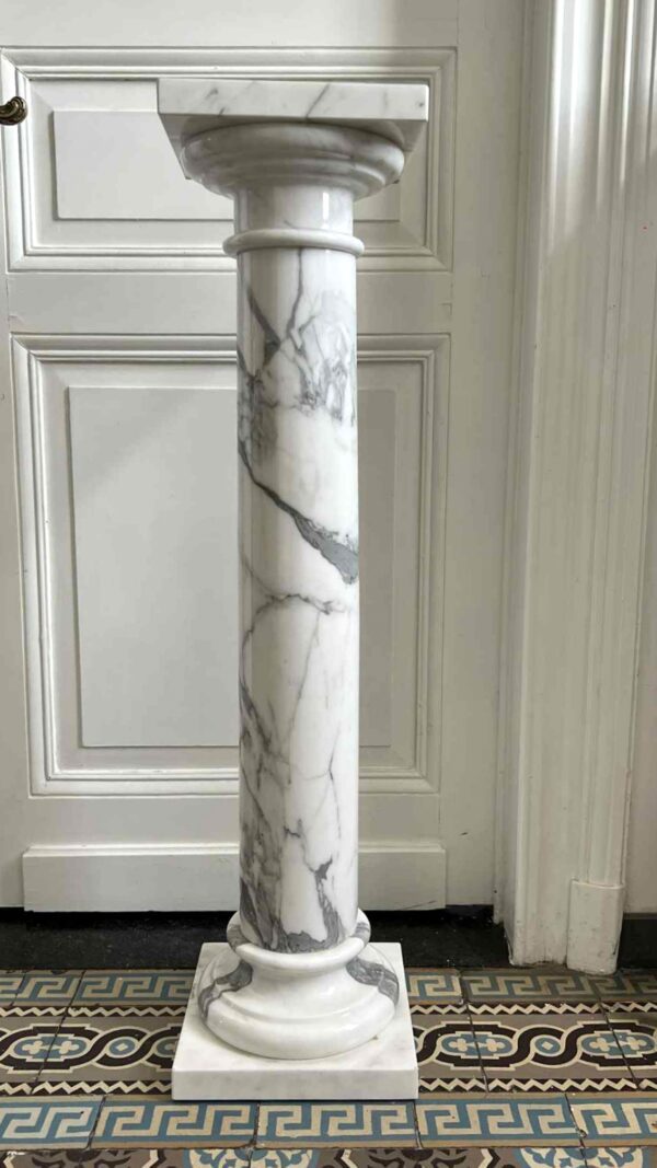 Colonne en marbre blanc veiné gris – Image 3