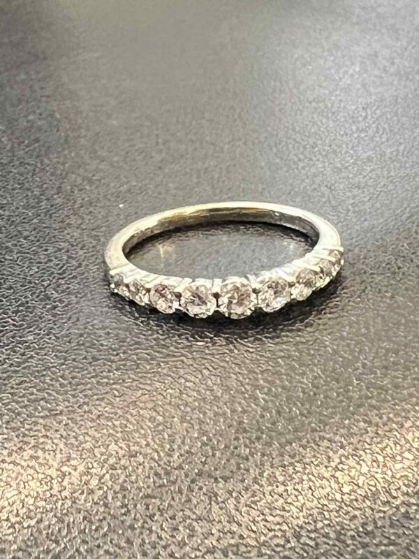 Demi-alliance or blanc 18ct et diamants taille brillant