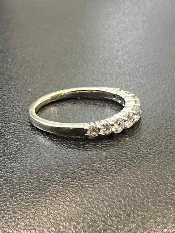 Demi-alliance or blanc 18ct et diamants taille brillant – Image 3