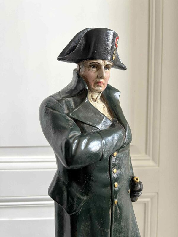 Grande statue de Napoléon, en résine peinte et patinée – Image 4