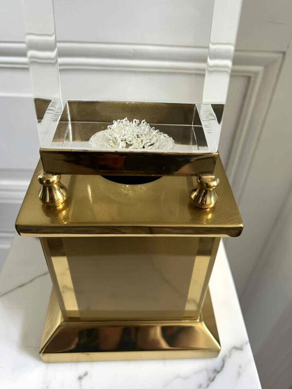 Lampe “Obélisque” laiton doré et lucite – Image 6
