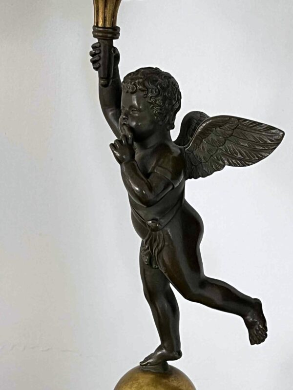 Paire de candélabres-torchères en bronze patiné et doré – Image 13