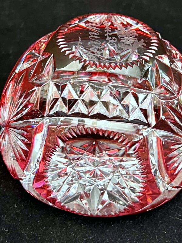 Val Saint Lambert, Presse papier cristal clair doublé rouge et taillé – Image 5