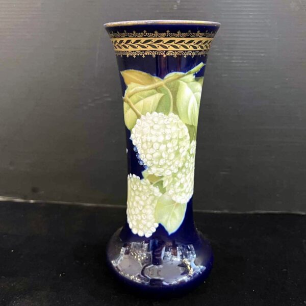 Rosenthal Vase en porcelaine à décor de fleurs blanches