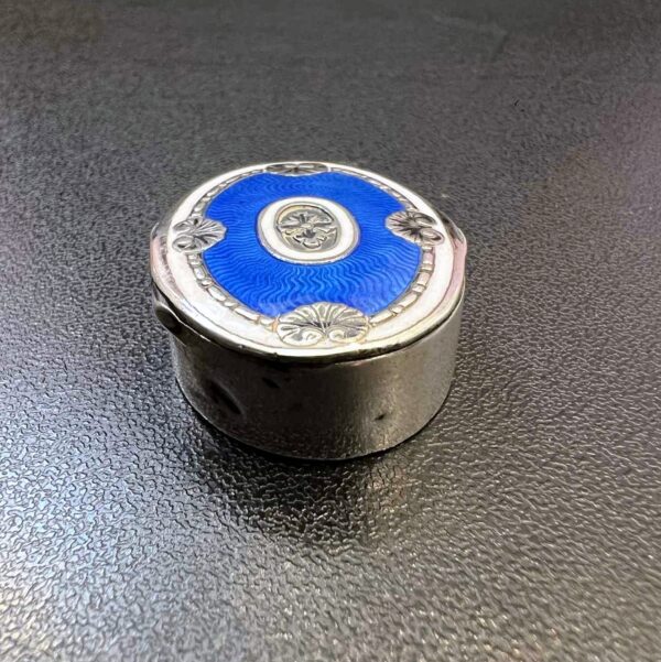 Boîte à pilules en argent à décor d’émail bleu – Image 2