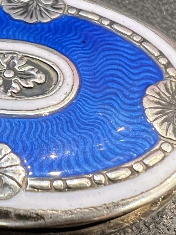 Boîte à pilules en argent à décor d’émail bleu – Image 7