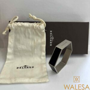 Bracelet DELVAUX octogonal en acier brossé et cuir noir grainé