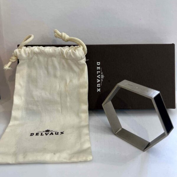 Bracelet DELVAUX octogonal en acier brossé et cuir noir grainé – Image 11