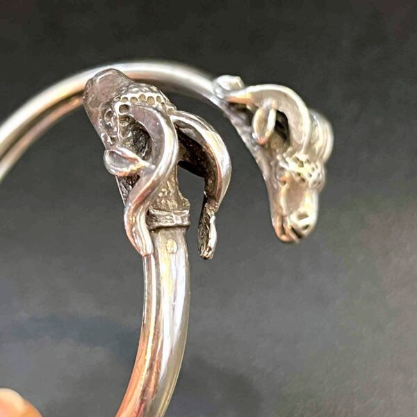 Bracelet “Têtes de béliers” en argent – Image 6