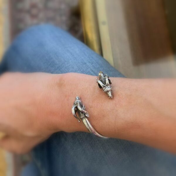 Bracelet “Têtes de béliers” en argent – Image 2