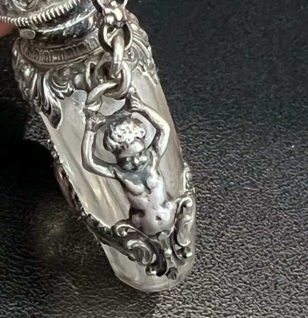 Broche - flacon à parfum en cristal et monture en argent et vermeil – Image 5