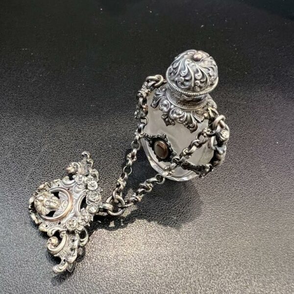 Broche - flacon à parfum en cristal et monture en argent et vermeil – Image 4