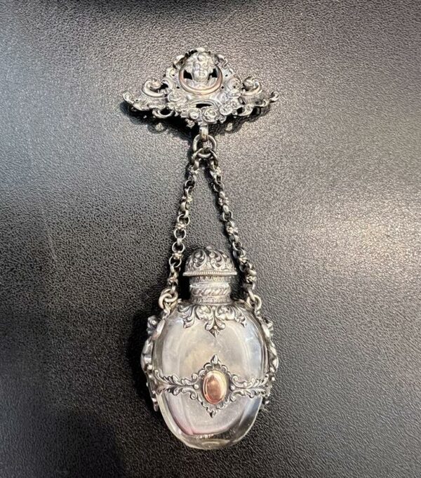 Broche - flacon à parfum en cristal et monture en argent et vermeil – Image 2