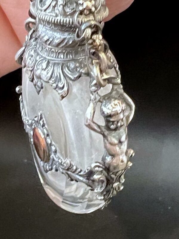 Broche - flacon à parfum en cristal et monture en argent et vermeil – Image 12
