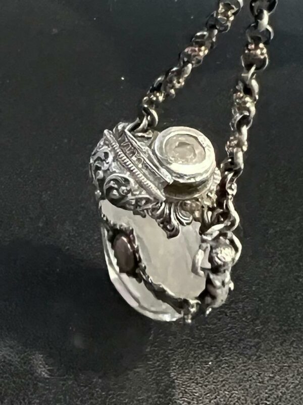 Broche - flacon à parfum en cristal et monture en argent et vermeil – Image 9