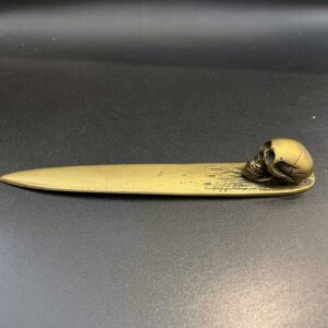 Memento mori - Petite sculpture/ coupe -papier en bronze signée E. HOFFER