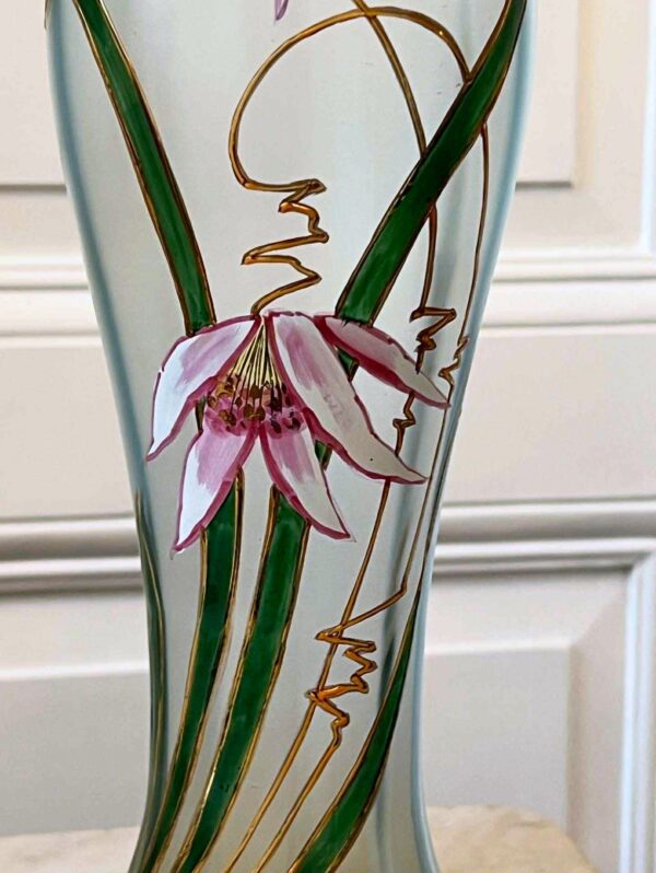Paire de grands vases Art Nouveau en verre bleuté – Image 2