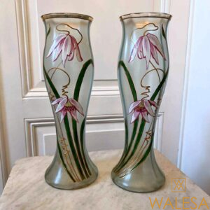 Paire de grands vases Art Nouveau en verre bleuté
